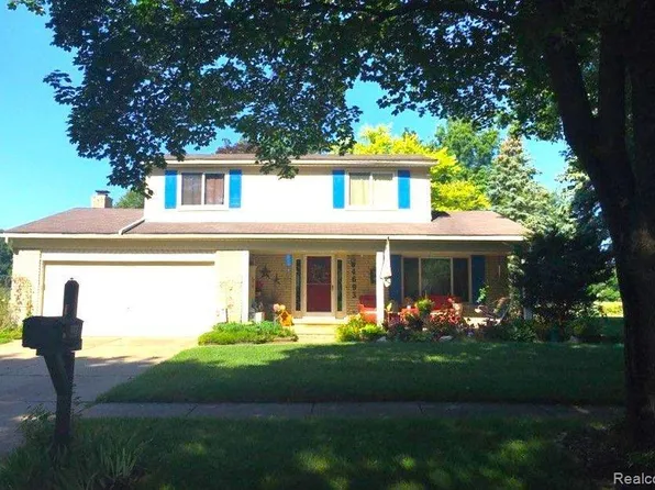 4693 Fairmont Dr, Troy, MI 48085