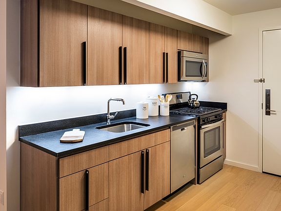 4th image of 590 Fulton St #18B