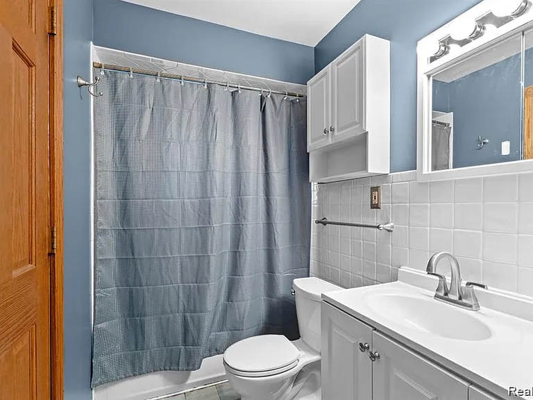 323 N Campbell Rd — Photo 15