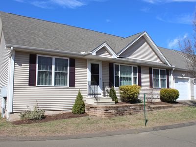 51 County Walk Lane #51, East Haven, CT, 06512