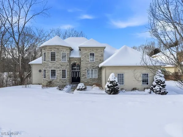 7982 Achill Ct, Sagamore Hills, OH 44067