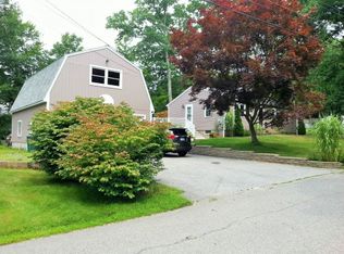 2 Roberts Dr, Hampton, NH 03842