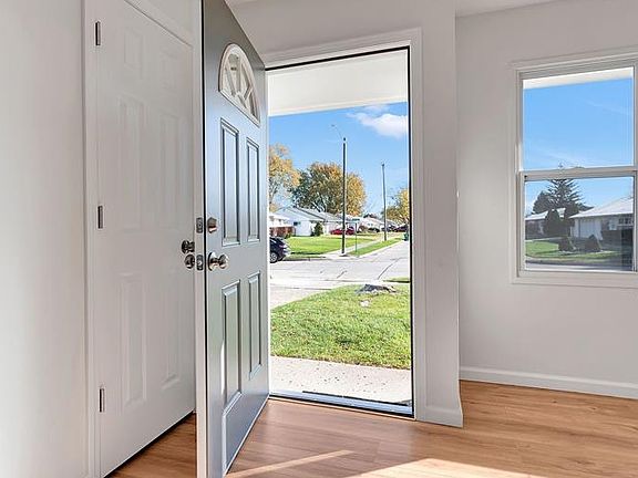 5th image of 405 Lytle Pl