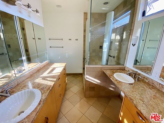 4th image of 2314 Oak St APT 1