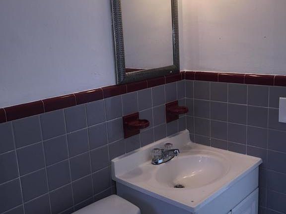 3rd image of 1325 S L St #1