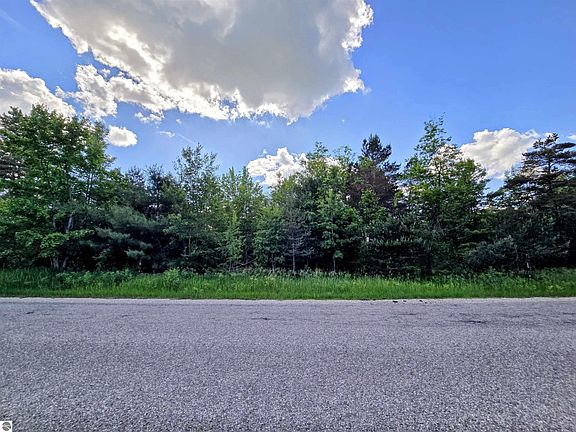 2nd image of 267 Pineview Dr