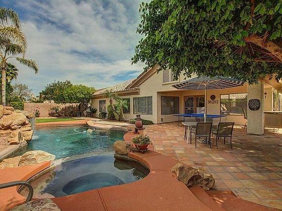 4th image of 3800 S Vista Pl