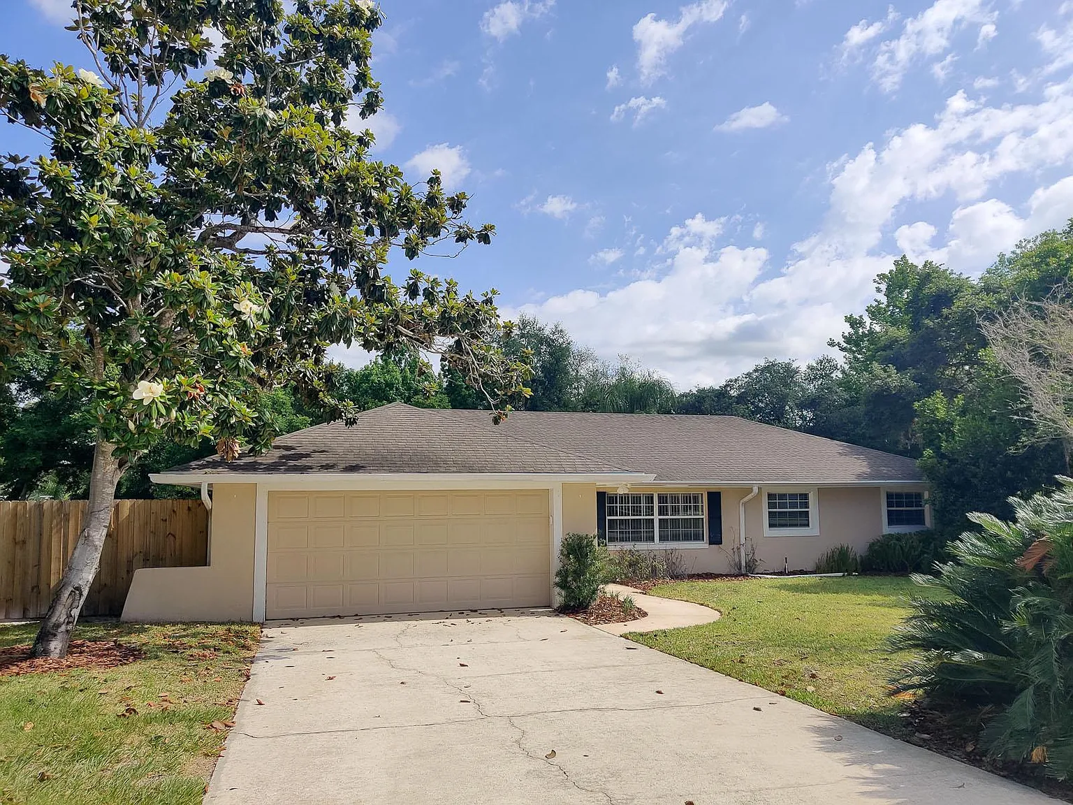 4 bed, 2.5 bath, 2100 sqft, $3,100 — Photo 3