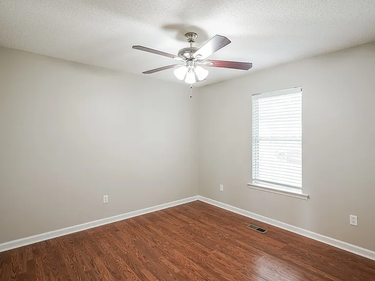 2826 Henderson Ln — Photo 11