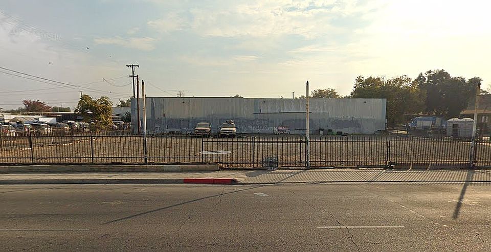 1st image of 902 N Blackstone Ave