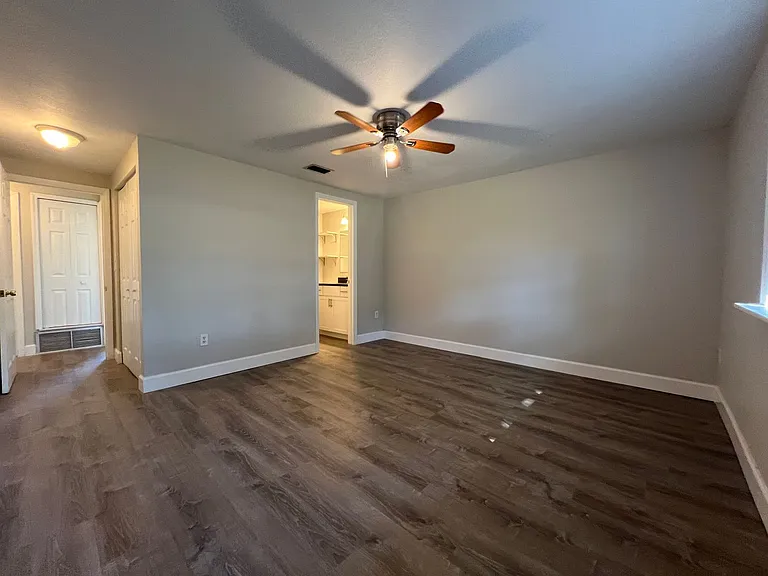 2443 Duke Ln — Photo 29