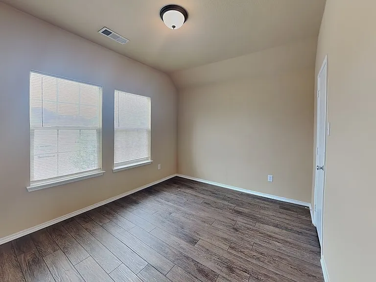 629 Saddleway Dr — Photo 10
