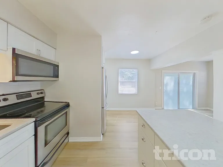 2413 Park St N — Photo 5