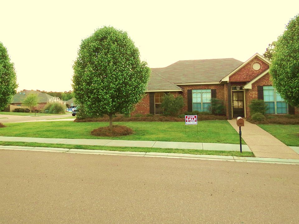 1st image of 301 Bedford Ct