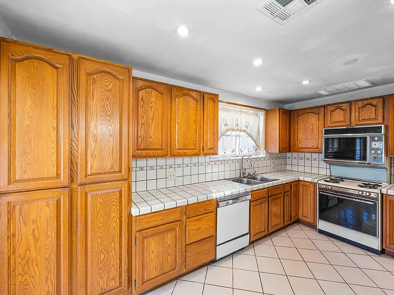 1207 Graynold Ave — Photo 13