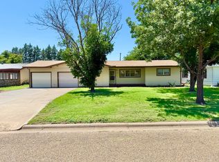 1307 Xenia St, Plainview, TX 79072