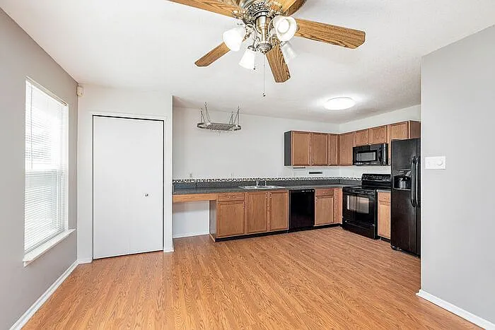1943 Dutch Elm Dr — Photo 11