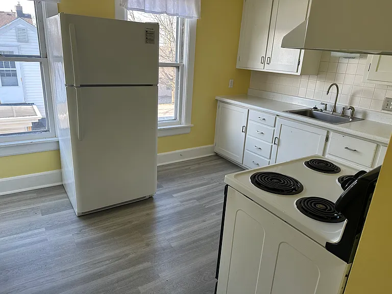 1102 Eastern Ave — Photo 2