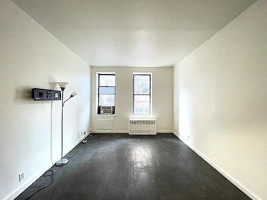 3rd image of 201 E 89th St #2F