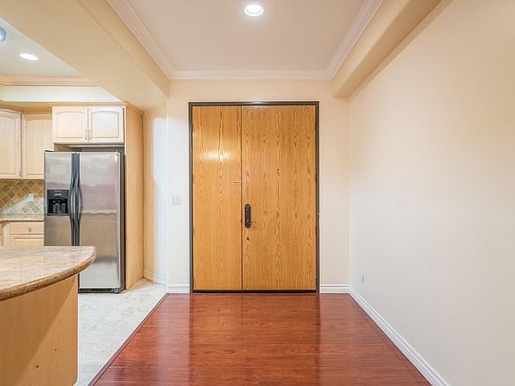 5th image of 414 E Valencia Ave Unit 210