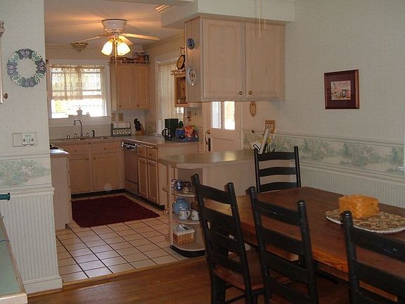 Kitchen/ Dining
