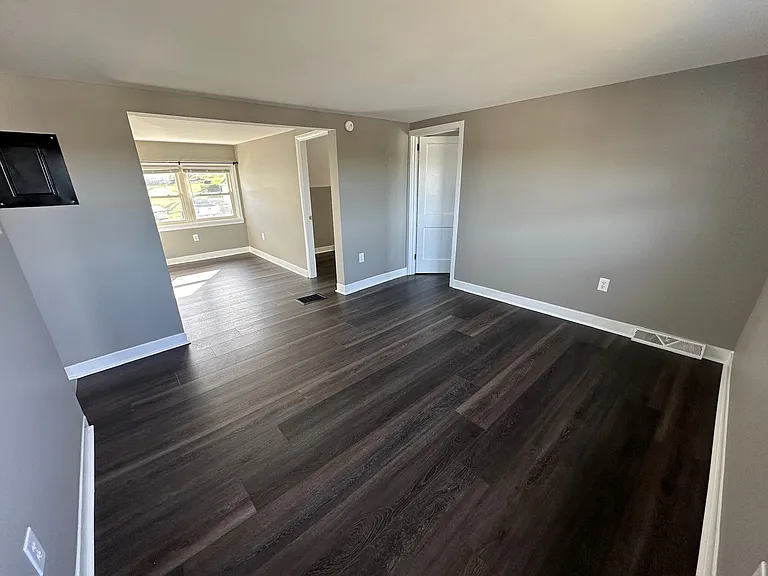 210 Hill St — Photo 2