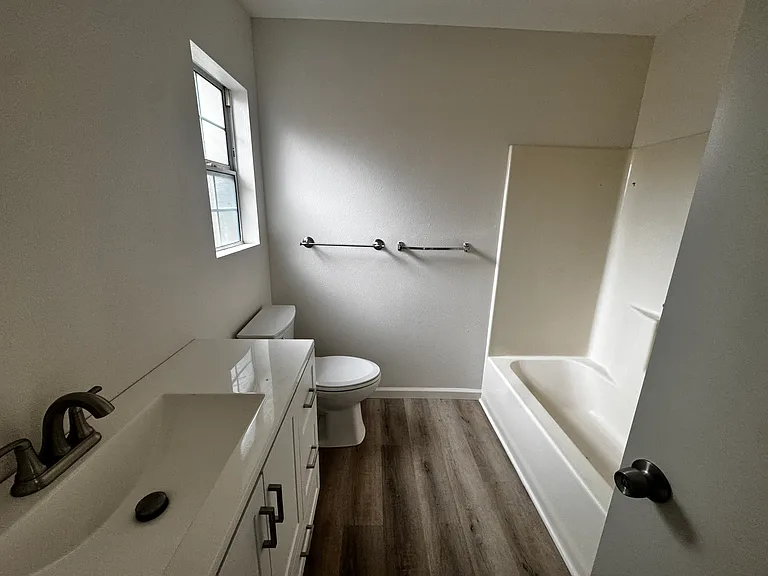 917 E Gutierrez St #913A — Photo 7