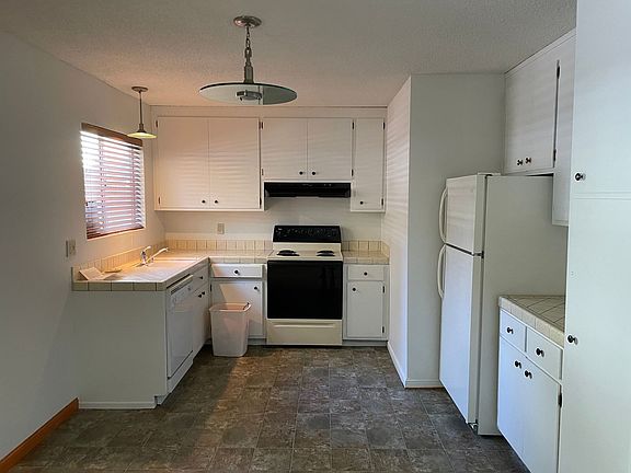 2nd image of 1281 Bonanza Ave APT 4