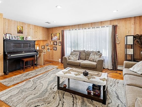 3rd image of 406 Kinderkamack Rd