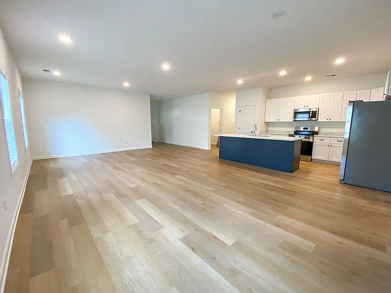 33 Oak Ave — Photo 5
