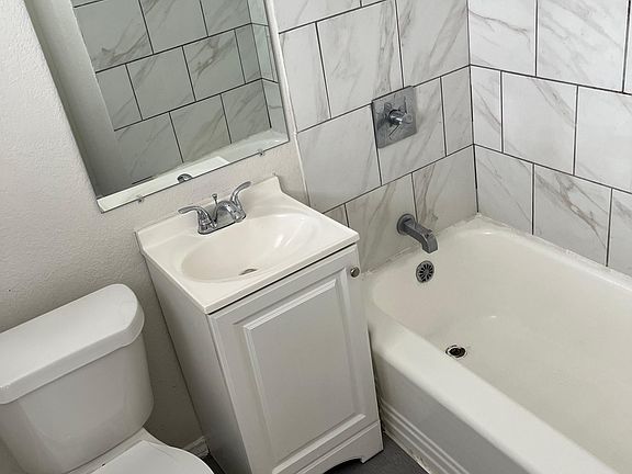 2nd image of 501 N Lancaster Ave #623