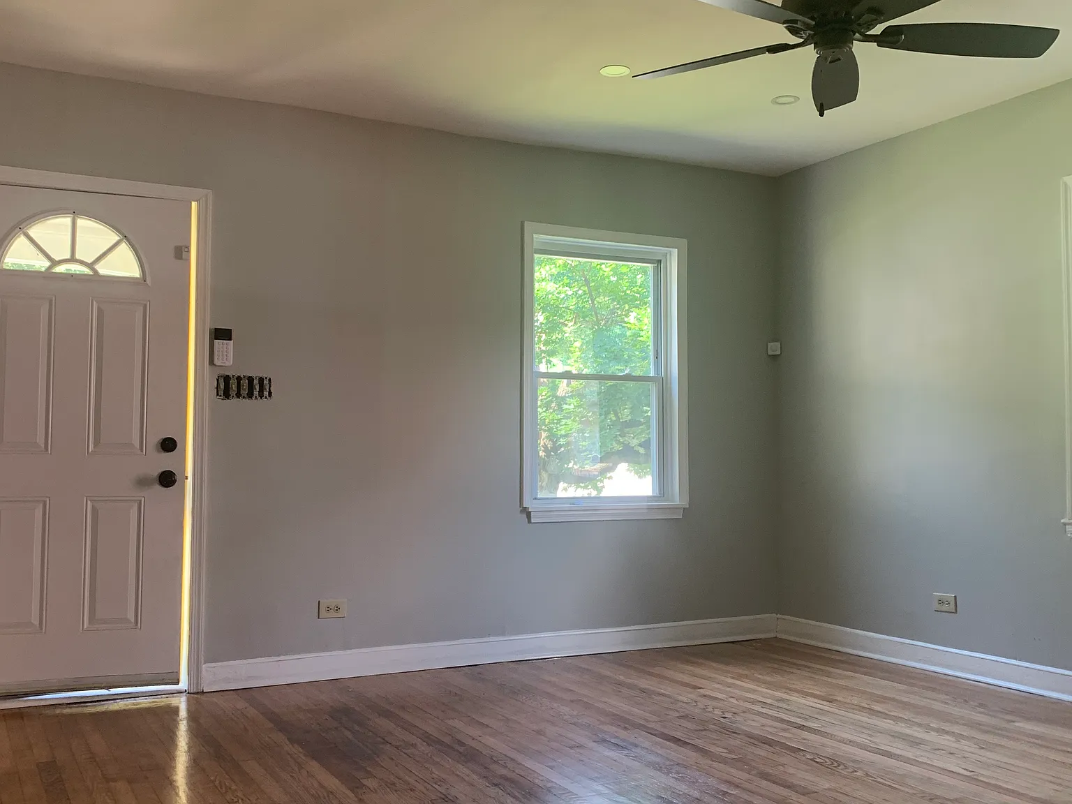 3 bed, 1216 sqft, $1,950 — Photo 2