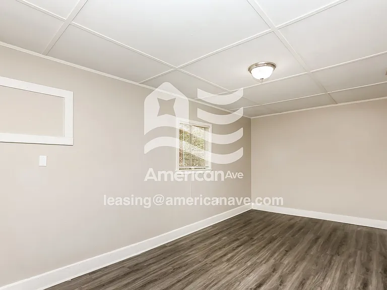 686839_005_wm_-_living_room_13139010.jpg