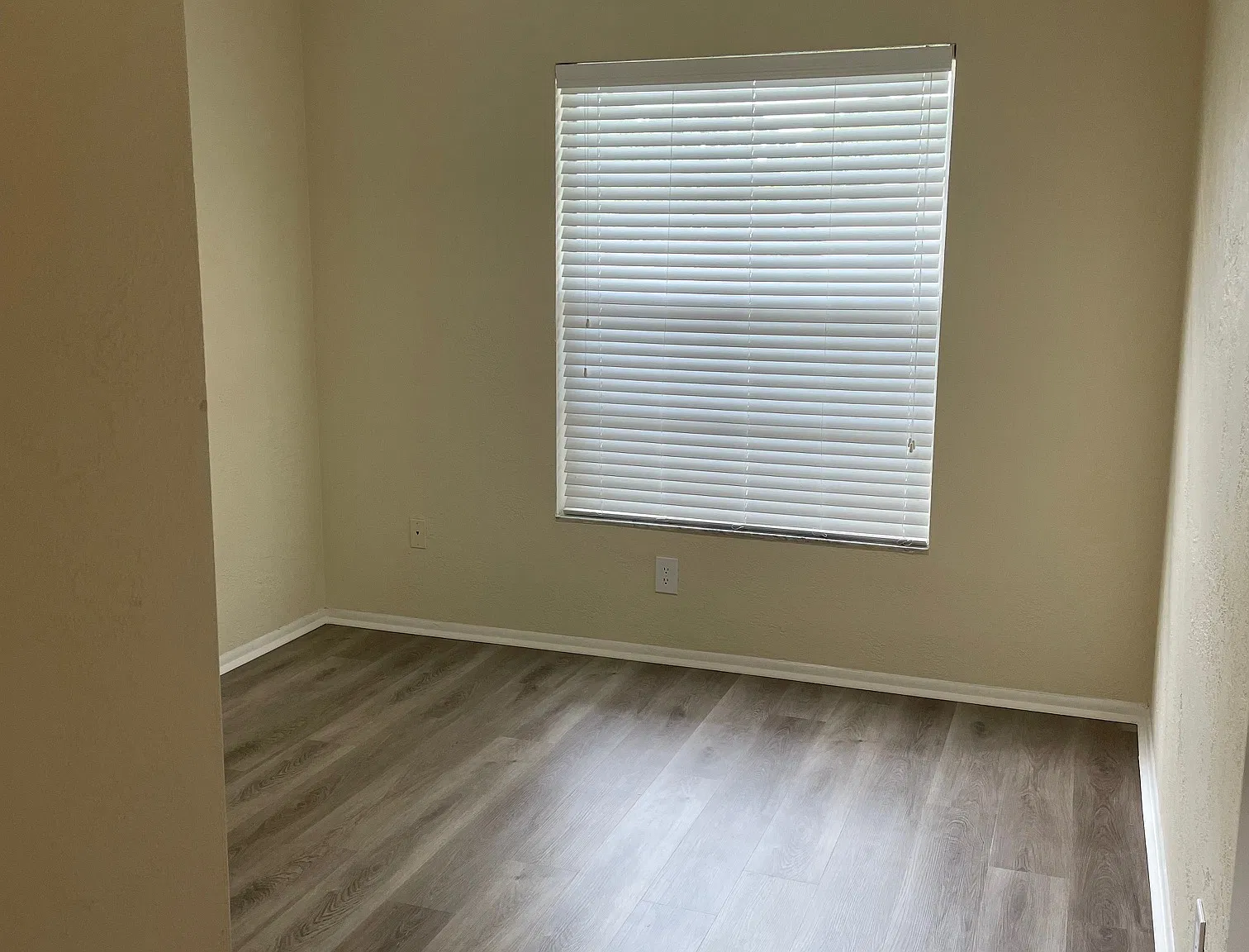 3 bed, 1297 sqft, $2,300 — Photo 2