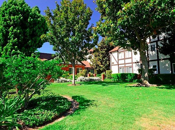 The community offers many green belts and gardens for a tranquil feeling.