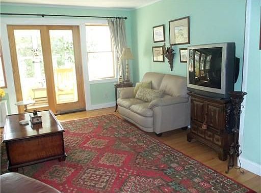 4th image of 15 Bauer Ln