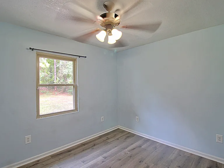 1062 Kelly Dr — Photo 15