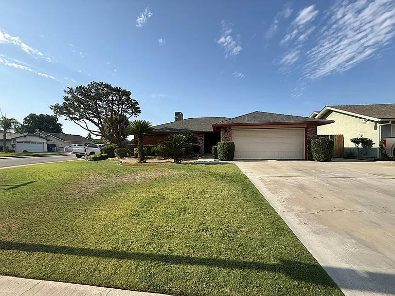 5801 Baywood St — Photo 1