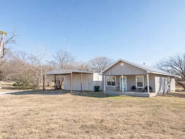 180 Trail Dr, Bowie, TX 76230