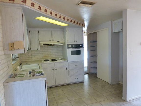 3rd image of 1051 Dartmouth Dr
