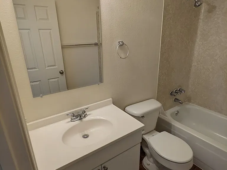 7815 NE 117th Ave — Photo 32