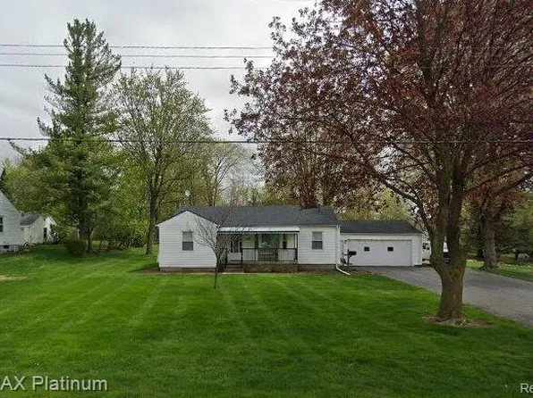 11615 Schram St, Grand Blanc, MI 48439