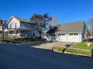 118 5th St, Aurora, IN 47001