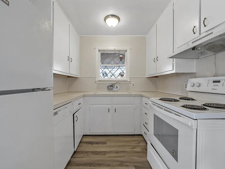 1402 Chico Ct — Photo 7