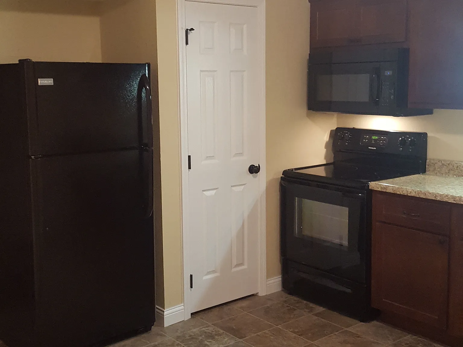 2 bed, 1.0 bath, 1000 sqft, $850 — Photo 3
