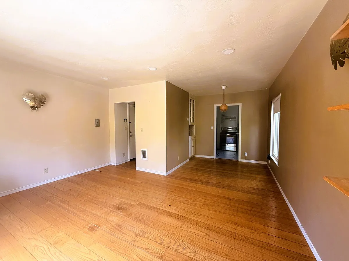 Building Photo - 2515 Ivy Dr
