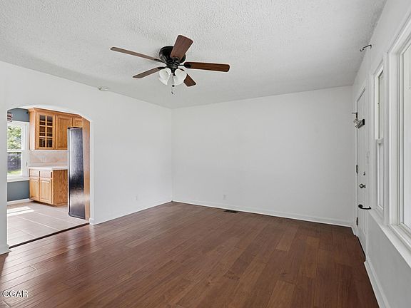 5th image of 1836 Hazel Ave