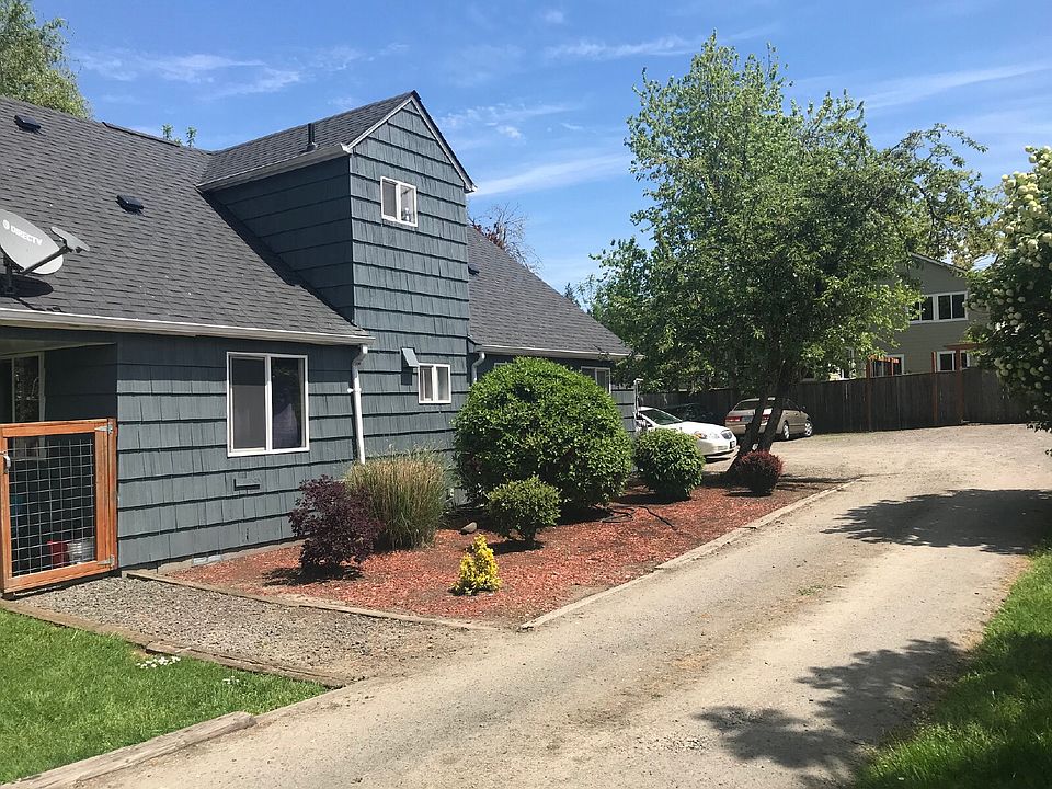 2nd image of 2555 Riverview St