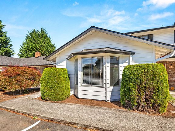 3rd image of 3605 NE 49th St APT 10