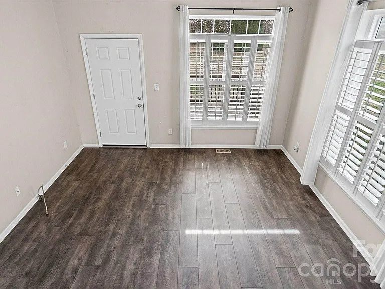 125 Forest Ridge Rd — Photo 22